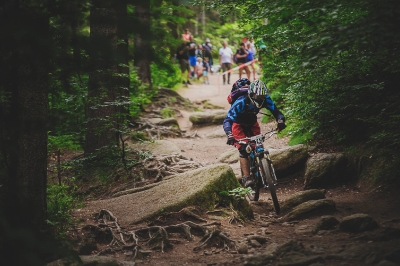 Ściganie enduro na festiwalu Bike Week w Szklarskiej Porębie