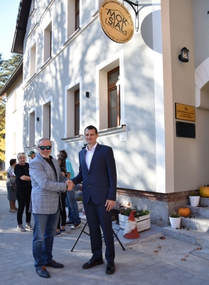 Termomodernizacja budynku nie byłaby możliwa bez wsparcia Zdrojowa Invest, której przedstawicielowi, mecenasowi Radosławowi Boćkowskiemu osobiście podziękował burmistrz Mirosław Graf